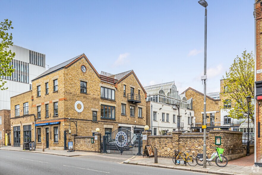 35-37 Parkgate Rd, Londres à louer - Photo de l’immeuble – Image 3 sur 5