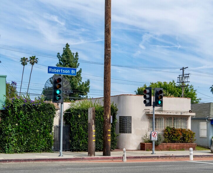 2724 S Robertson Blvd, Los Angeles, CA à vendre - Photo de l’immeuble – Image 3 sur 13