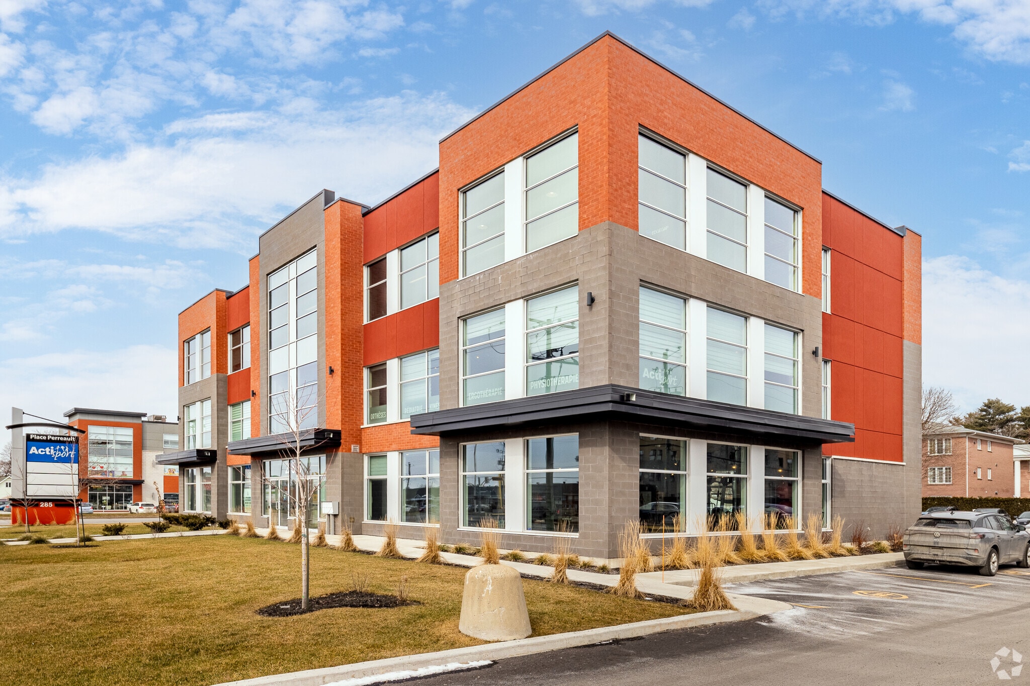 285 Boul Saint-Luc, St-Jean-sur-Richelieu, QC à louer Photo principale– Image 1 sur 5