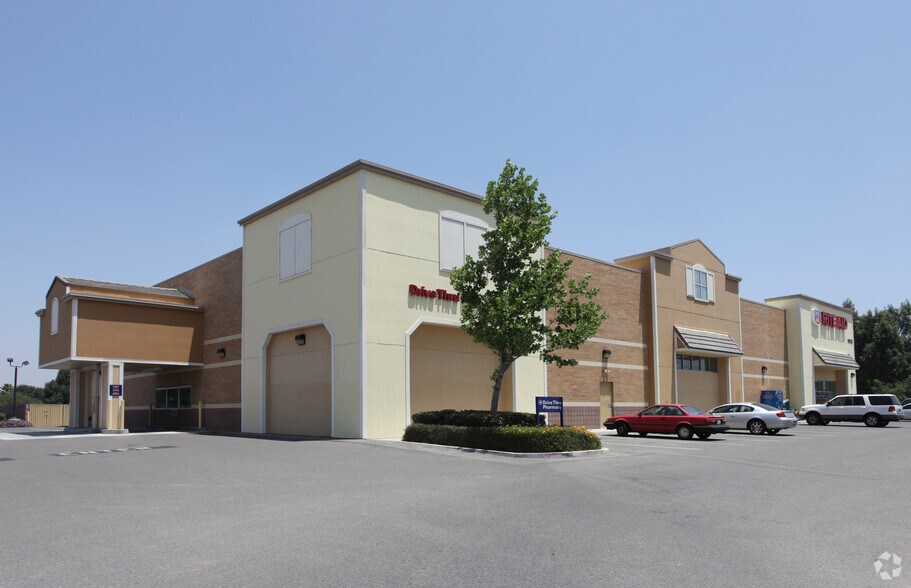 1325 6th St, Norco, CA à vendre - Photo de l’immeuble – Image 2 sur 4