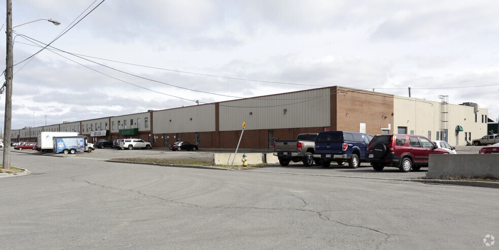 1377-1411 Triole St, Ottawa, ON à louer - Photo de l’immeuble – Image 3 sur 8