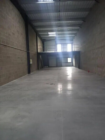 Local d'activités dans Bretteville-sur-Odon à vendre - Photo de l’immeuble – Image 2 sur 8