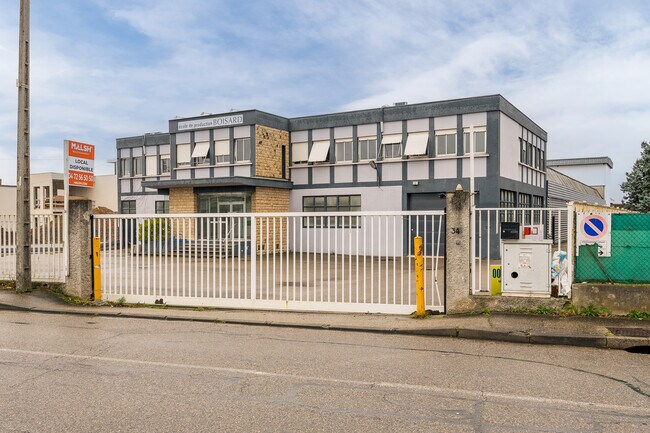 Plus de détails pour 34 Avenue Des Bruyères, Décines-Charpieu - Bureau, Local d'activités à louer