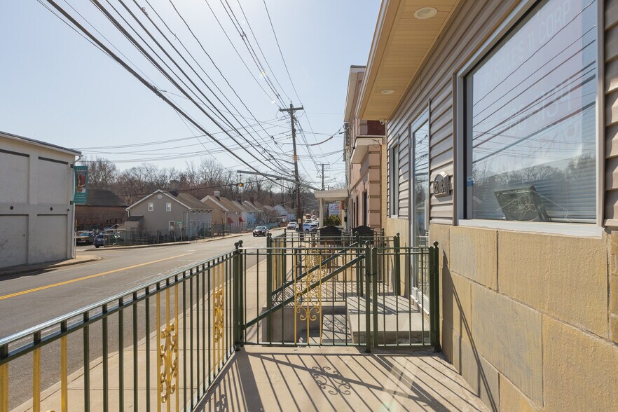 82-84 W Railroad Ave, Garnerville, NY à vendre - Photo de l’immeuble – Image 2 sur 23