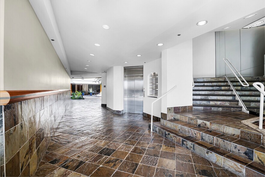 4542 Ruffner St, San Diego, CA à louer - Photo intérieure – Image 3 sur 5