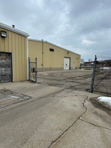 977 N Military Ave, Green Bay, WI à vendre - Photo de l’immeuble – Image 3 sur 4
