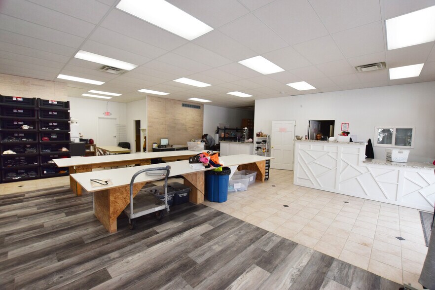 5480-5488 Richfield Rd, Flint, MI à louer - Photo de l’immeuble – Image 3 sur 8