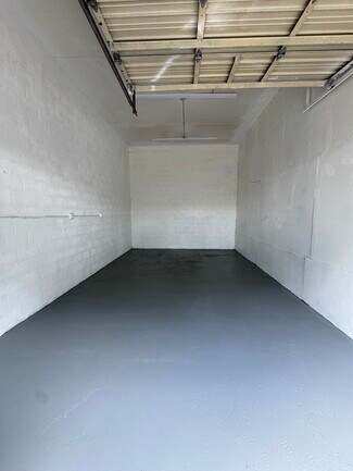 Plus de détails pour 2180 NW 18th Ave, Pompano Beach, FL - Industriel/Logistique à louer