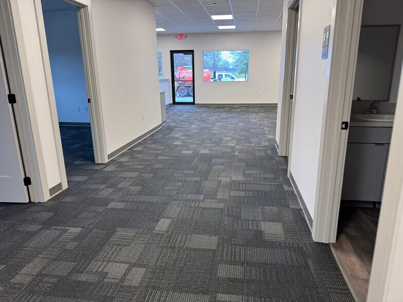 4547 Mogadore Rd, Kent, OH à louer - Photo intérieure – Image 3 sur 7