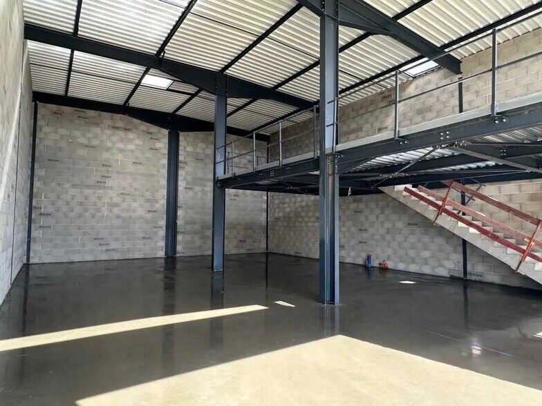 Local d'activités dans VILLETTE-D'ANTHON à vendre - Photo intérieure – Image 3 sur 33