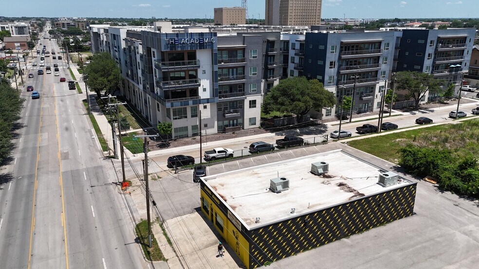 3516 Ross Ave, Dallas, TX à louer - Photo de l’immeuble – Image 2 sur 10