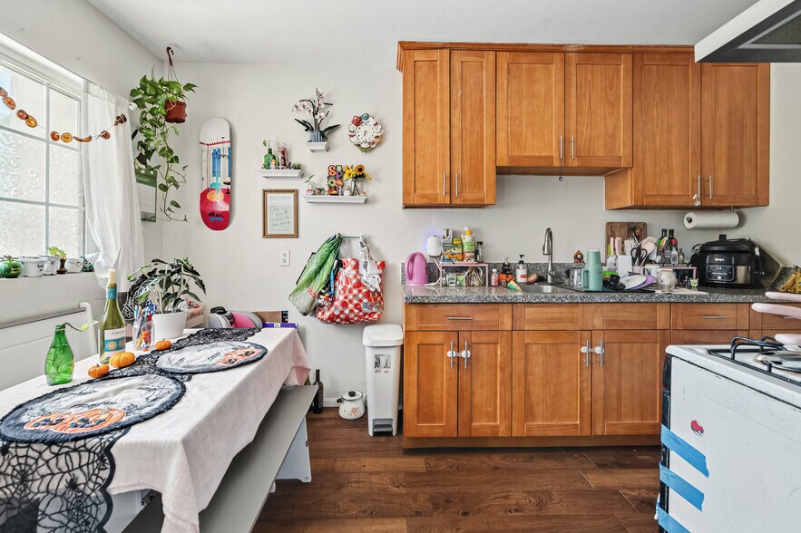 716 Echandia St, Los Angeles, CA à vendre - Photo de l’immeuble – Image 2 sur 20