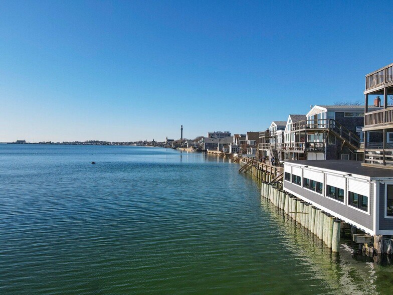 539 Commercial St, Provincetown, MA à vendre - Photo de l’immeuble – Image 2 sur 37
