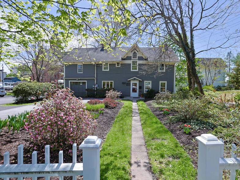 19 Hill St, Goshen, NY à vendre - Photo de l’immeuble – Image 2 sur 16