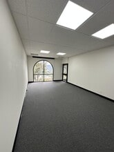 5700 Corsa Ave, Westlake Village, CA à louer Photo intérieure– Image 2 sur 12