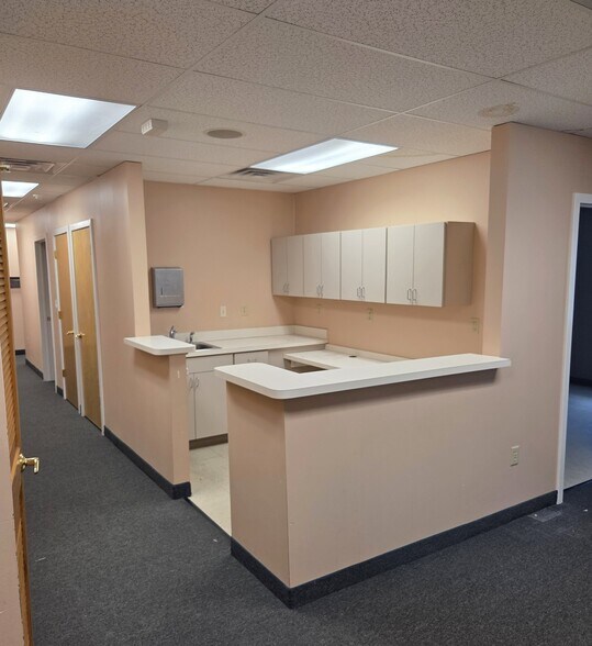 24 Stelton Rd, Piscataway, NJ à louer - Photo de l’immeuble – Image 2 sur 3