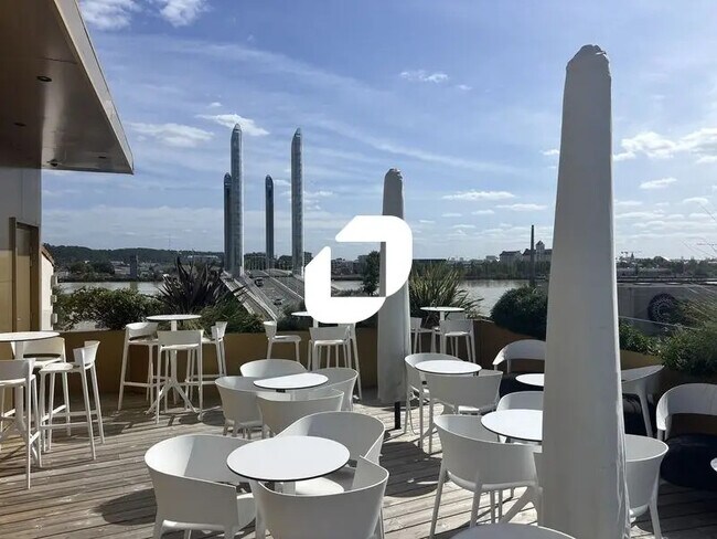 Plus de détails pour Local commercial à vendre