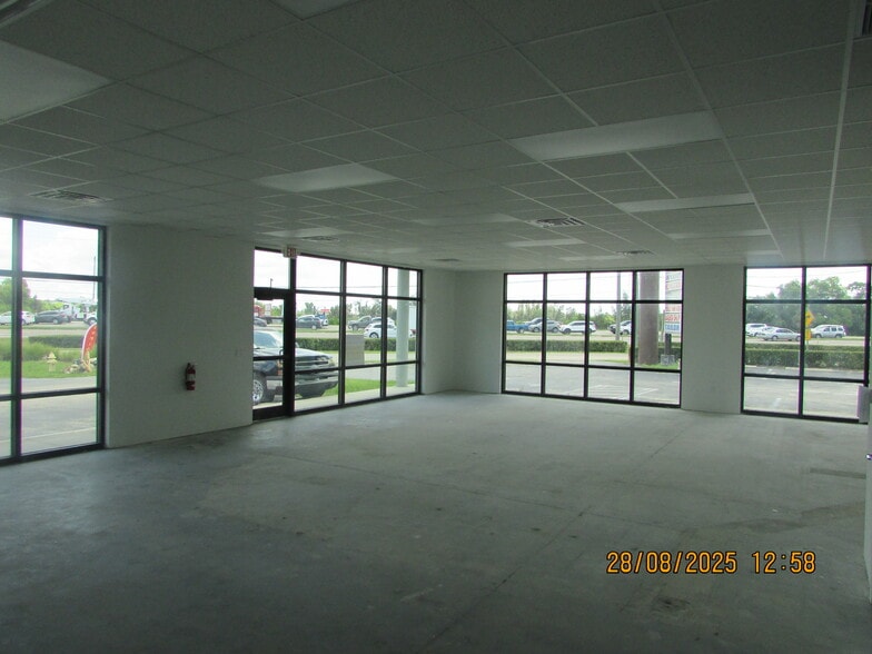 17230-17250 S Tamiami Trl, Fort Myers, FL à louer - Photo intérieure – Image 3 sur 22