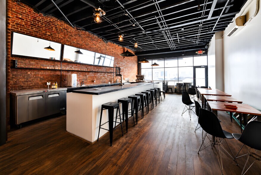 631 Wilson Ave, Brooklyn, NY à louer - Photo de l’immeuble – Image 3 sur 5