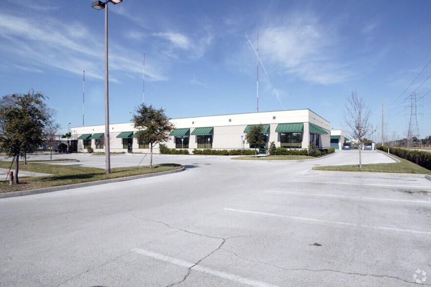 4033 Tampa Rd, Oldsmar, FL à louer - Photo de l’immeuble – Image 2 sur 43
