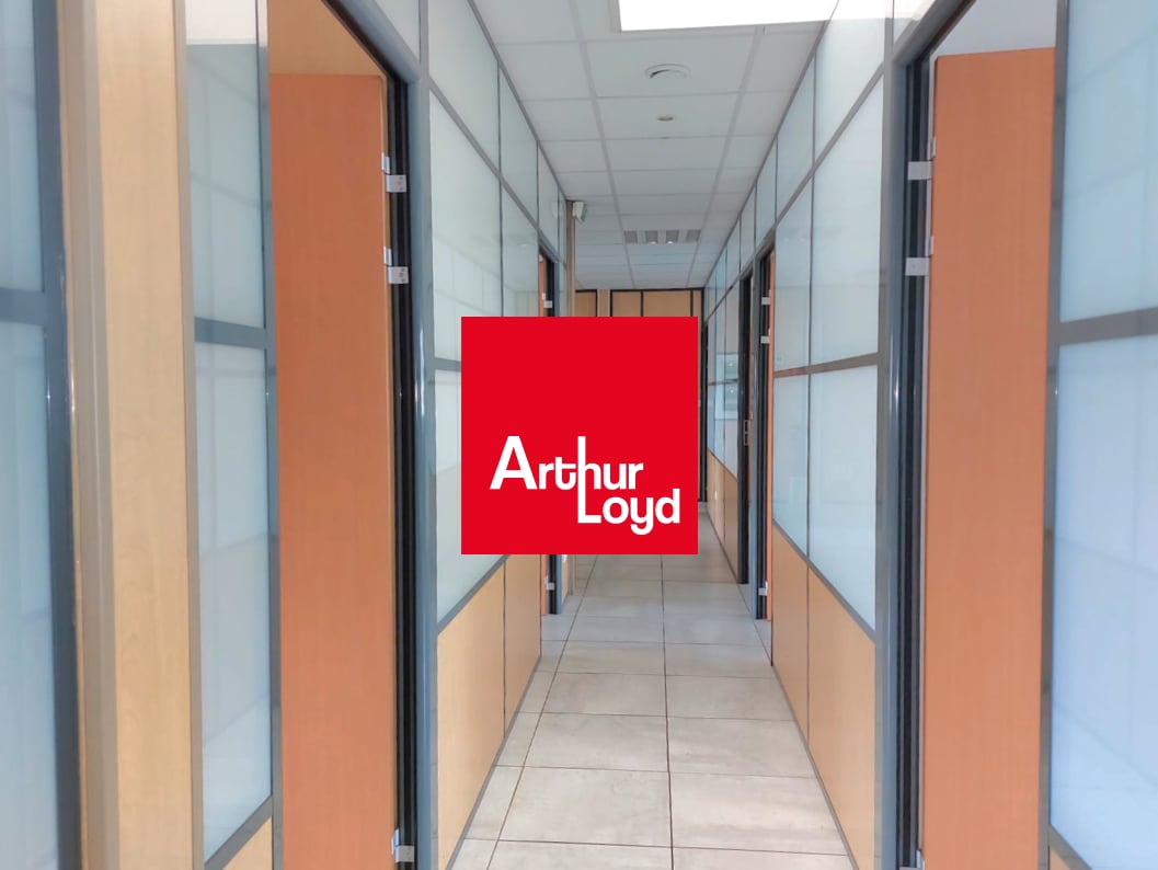 Rue De Hyères, Six-Fours-les-Plages à louer Photo principale– Image 1 sur 2