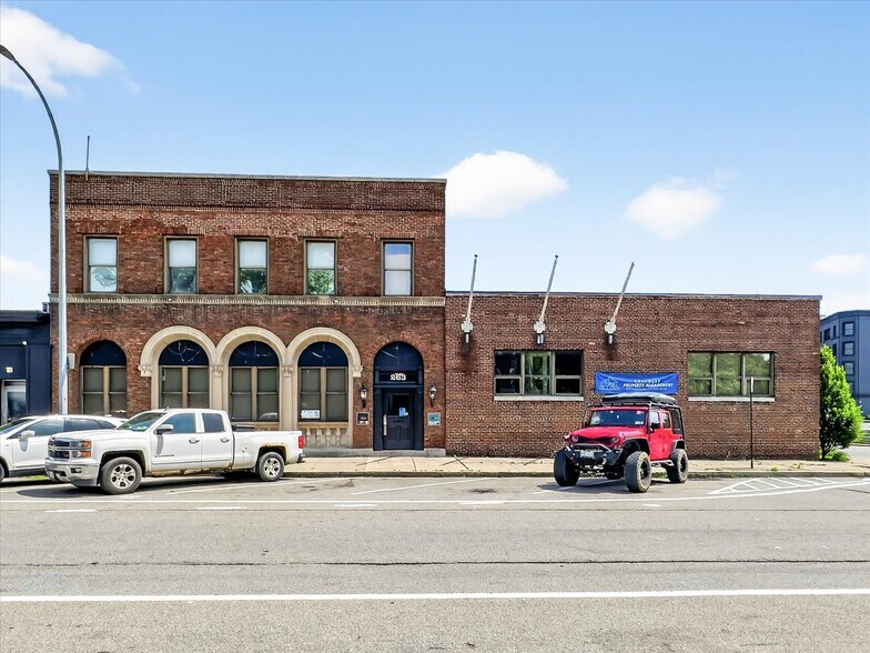 263 Central Ave, Rochester, NY à vendre - Photo de l’immeuble – Image 2 sur 43