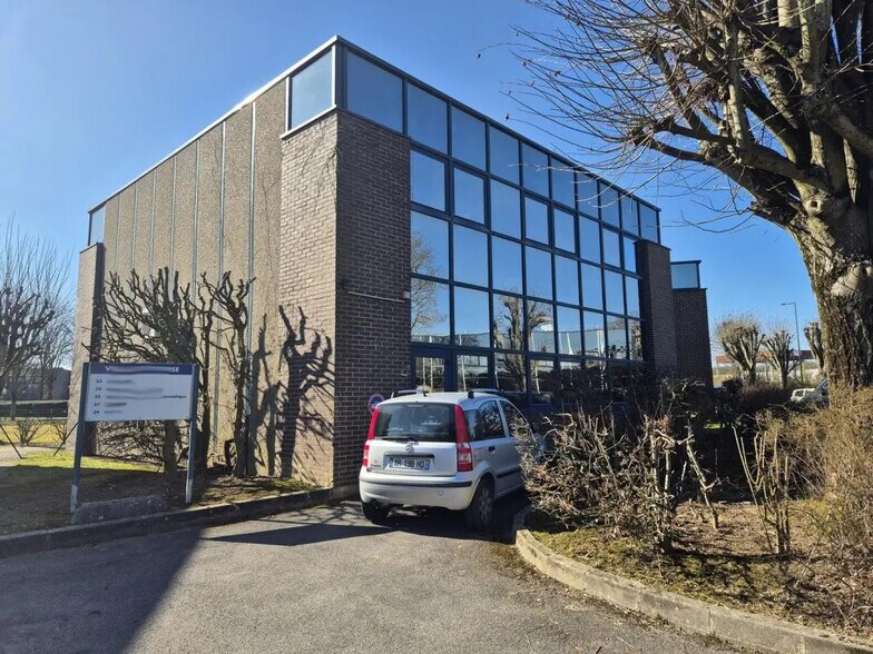 Industriel/Logistique dans Lognes à vendre - Photo de l’immeuble – Image 2 sur 10