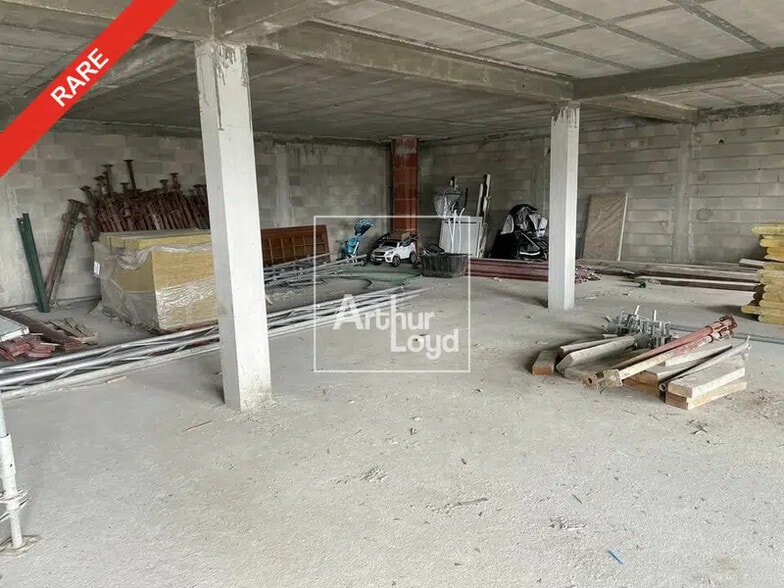 Local d'activités dans Varennes-Jarcy à vendre - Photo de la construction – Image 3 sur 4