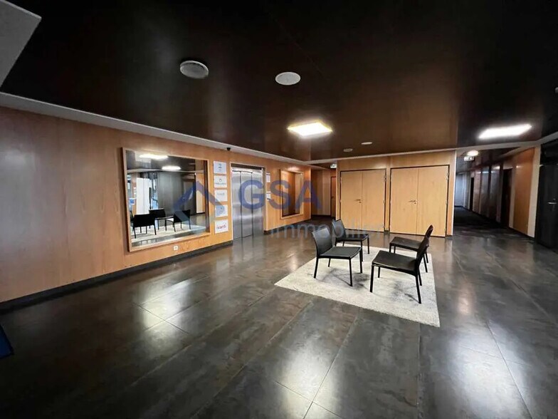 Bureau dans Lieusaint à louer - Photo de l’immeuble – Image 2 sur 14