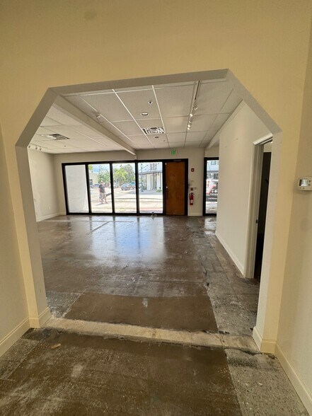 323-329 Central Ave, Sarasota, FL à louer - Photo intérieure – Image 3 sur 32