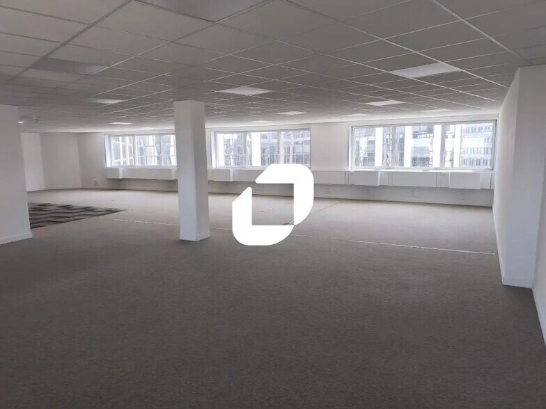 Bureau dans Noisy-le-Grand à louer - Photo de l’immeuble – Image 3 sur 7