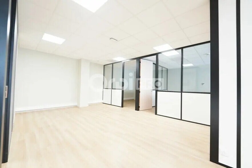 Bureau dans Villeurbanne à louer - Photo de l’immeuble – Image 2 sur 11