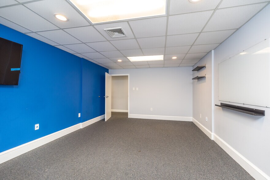 4-8 Meadowbrook Ln, Chalfont, PA à louer - Photo intérieure – Image 3 sur 13