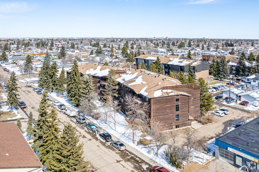 10139 158th St NW, Edmonton, AB à vendre - Aérien – Image 2 sur 2