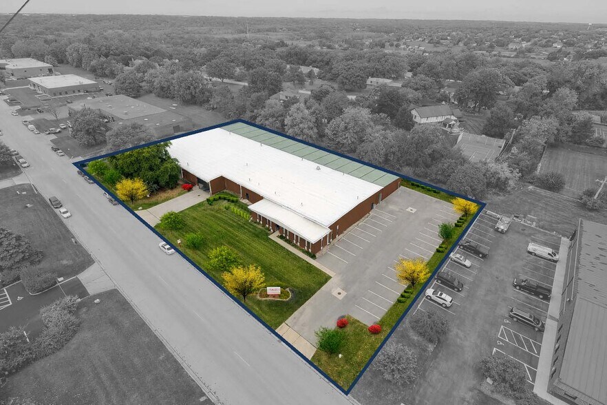 740 Church Rd, Elgin, IL à louer - Photo de l’immeuble – Image 3 sur 3