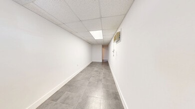 653 W 27th St, Hialeah, FL à louer Numérisation 3D Matterport– Image 1 sur 6