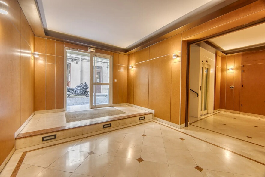 Bureau dans Paris à louer - Photo de l’immeuble – Image 2 sur 12