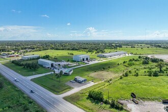 7529 Blimp Base Rd, Hitchcock, TX à louer Aérien– Image 2 sur 12