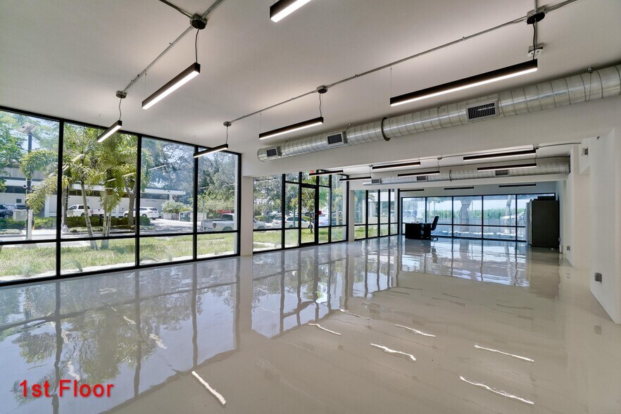 1551 2nd St, Sarasota, FL à louer - Photo de l’immeuble – Image 3 sur 23