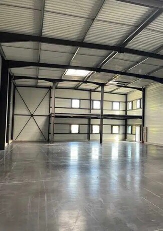 Plus de détails pour Local d'activités à louer