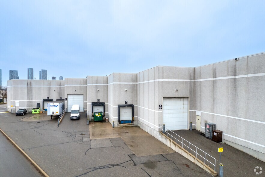 8305 Jane St, Vaughan, ON à louer - Photo de l’immeuble – Image 3 sur 3