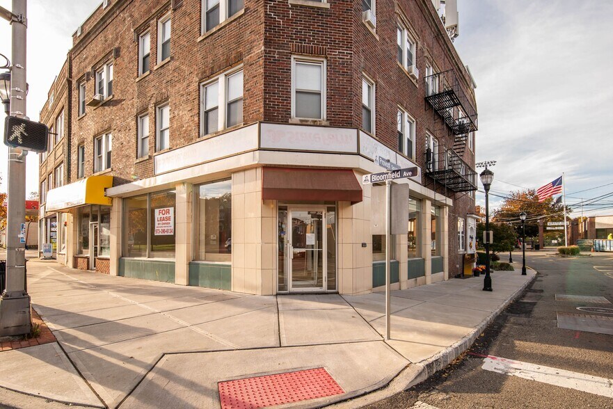 260 Bloomfield Ave, Caldwell, NJ à louer - Photo de l’immeuble – Image 1 sur 22