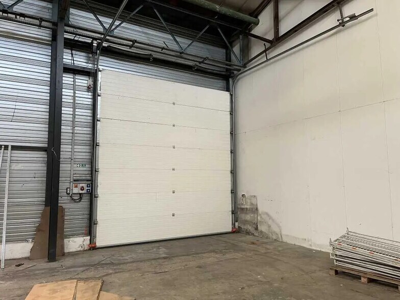 Local d’activités dans Montataire à louer - Photo intérieure – Image 2 sur 5