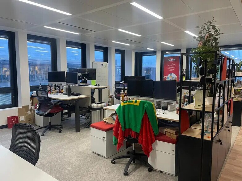Bureau dans Saint-Denis à louer - Photo de l’immeuble – Image 3 sur 39