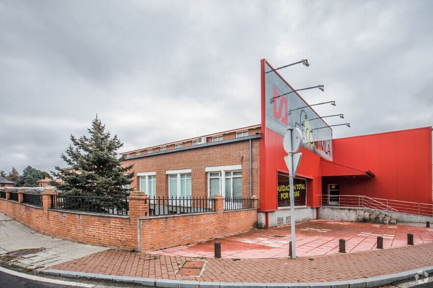 Local commercial dans Ávila, Ávila à vendre - Photo de l’immeuble – Image 3 sur 42