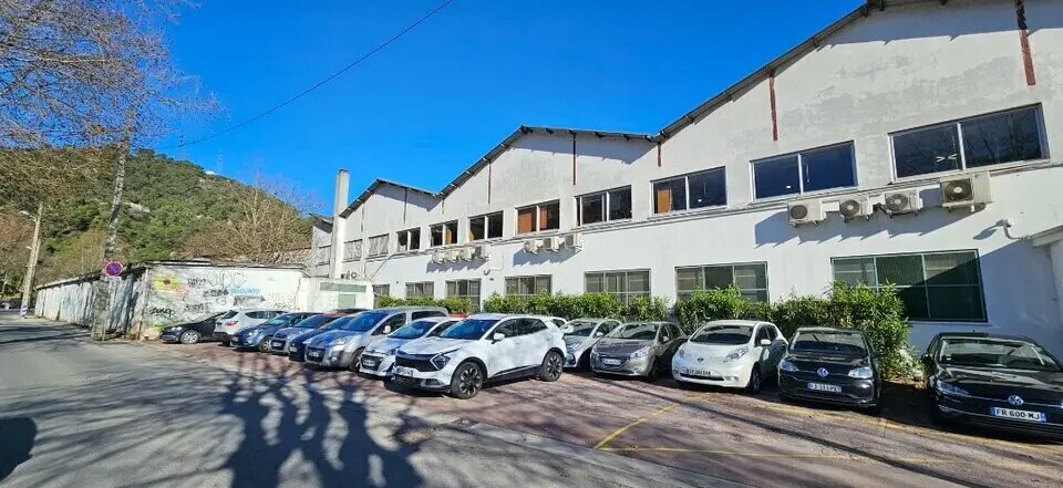 Local d'activités dans La Trinité à vendre - Photo de l’immeuble – Image 2 sur 11