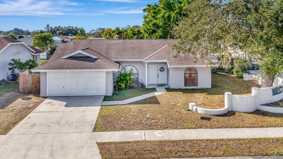 6048 Florida Cir S, Apollo Beach, FL à vendre - Photo de l’immeuble – Image 3 sur 10