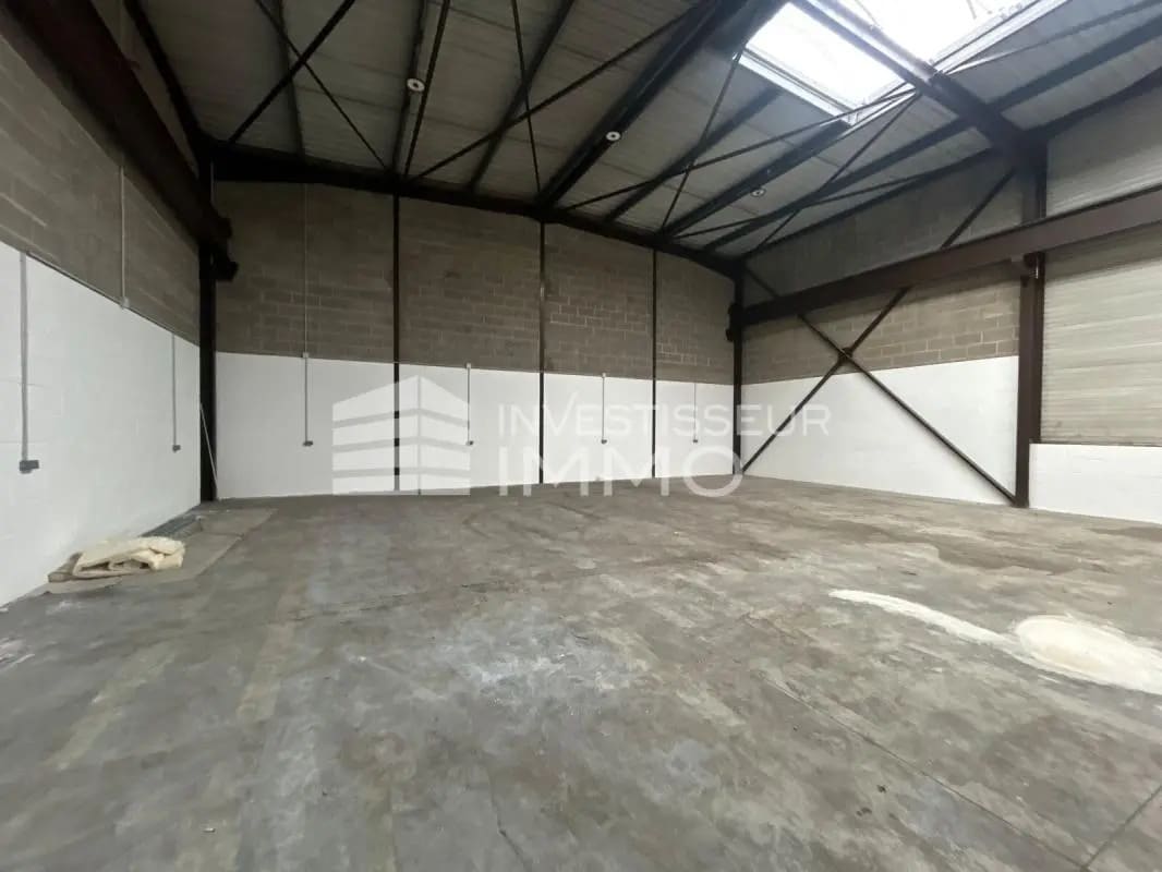 Local d’activités dans Le Thillay à louer Photo intérieure– Image 1 sur 5