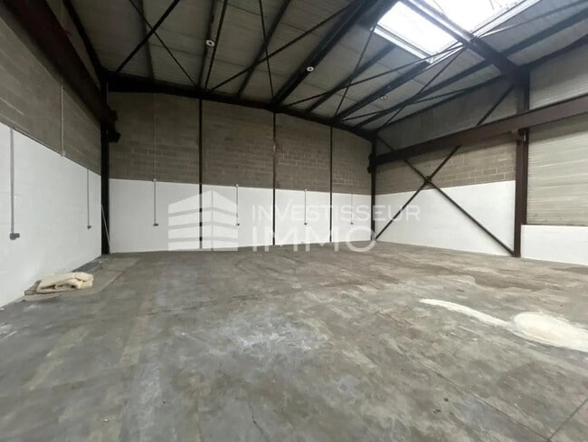 Plus de détails pour Local d'activités à louer