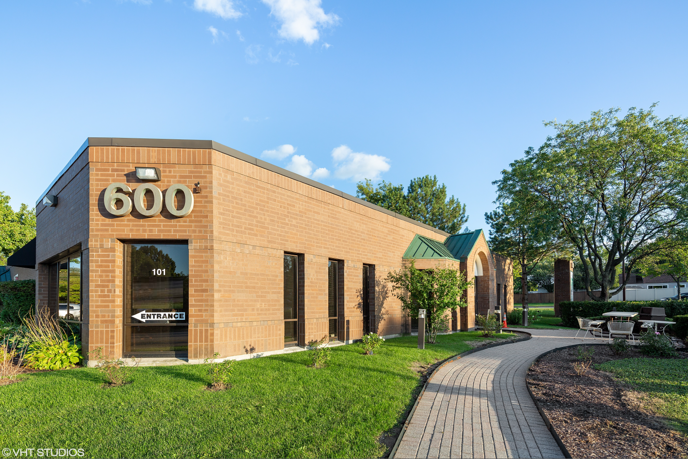 600 W Lake Cook Rd, Buffalo Grove, IL à louer Photo de l’immeuble– Image 1 sur 4